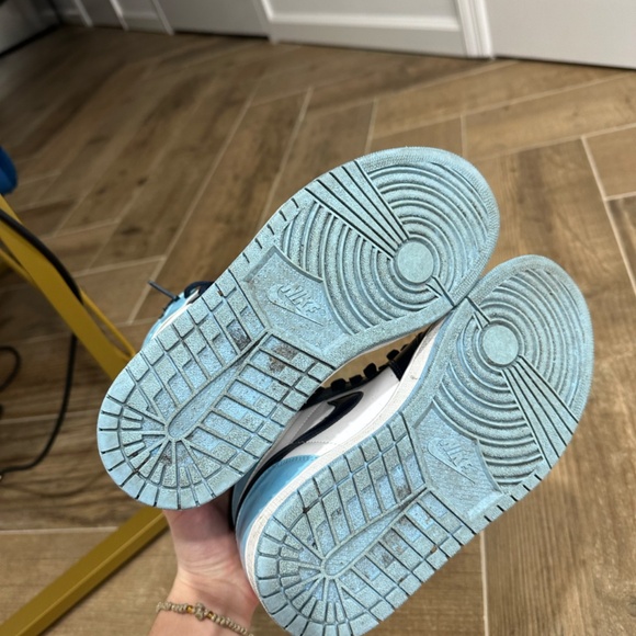 Women's Air Jordan 1 Retro High Og "Blue Chill" - Picture 5 of 5